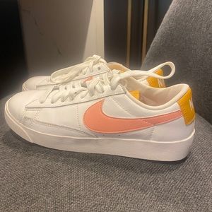 Nike Low Blazers Womens SIZE 8